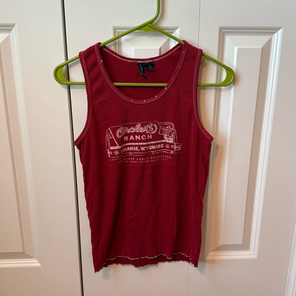 Red tank top seen on Carrie Bradshaw - Picture 2 of 5